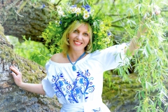 444-G-Ukrainian-girl-before-the-celebration-of-Ivan-Kupala-II