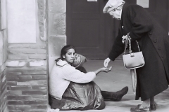 939-G-Beggar-and-her-child