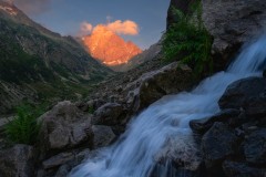 1402-G-The-crowned-peak