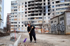 339-G-Kharkiv.-After-the-shelling-life-goes-on