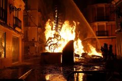 518-G-Taming-the-Fire-A-Dramatic-End-to-Las-Fallas