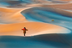 579-G-Alone-in-desert
