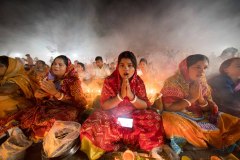 688-G-Praying-for-family