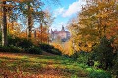 0027-G-zamek-posrod-zlotej-jesieni