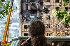 0043-G-A-look-through-the-prism-of-the-press